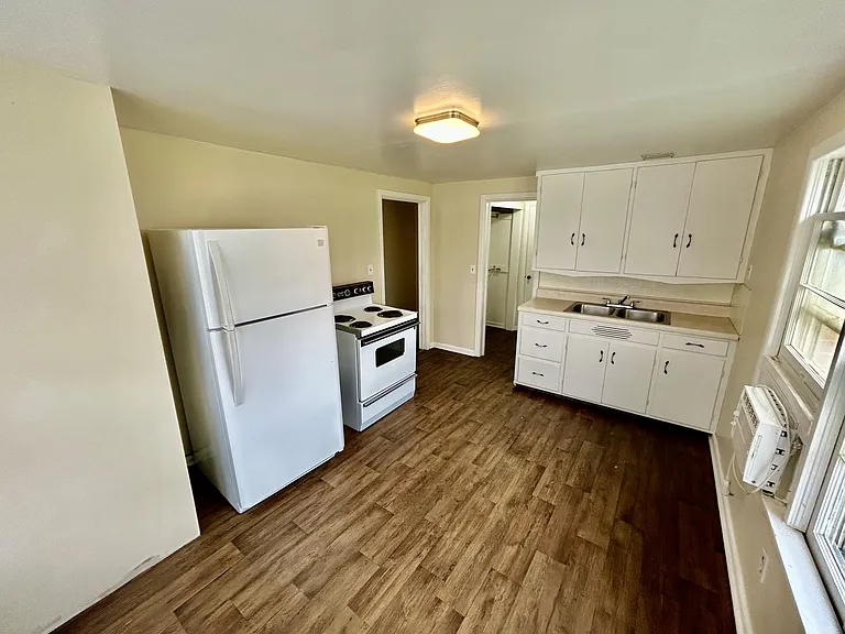 427 S Center St — Photo 6