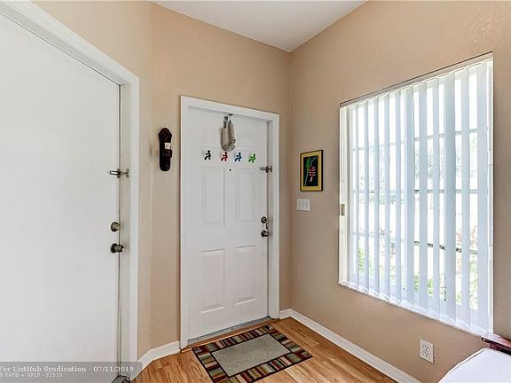 5th image of 1204 SW 46th Ter