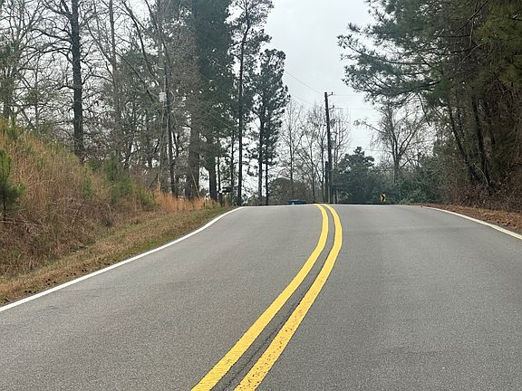 4th image of 991 Indian Creek Rd