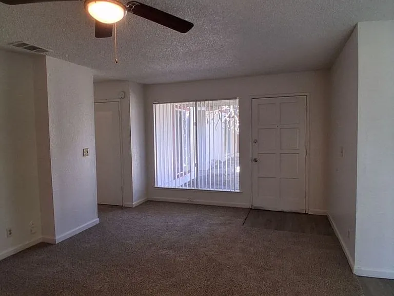 1136 E Fedora — Photo 3