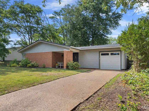 701 Chevron Dr, Saint Louis, MO 63125
