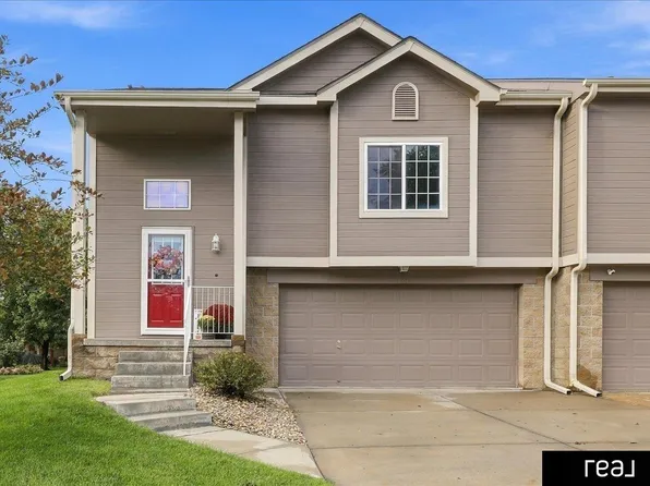 1004 Edward St, Papillion, NE 68046