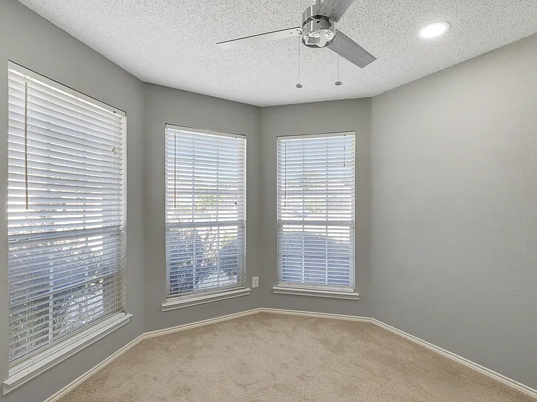 9905 Tyler Dr — Photo 25