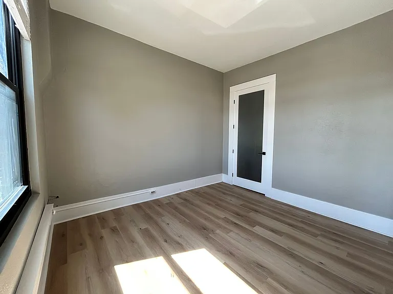 429 3rd St — Photo 3