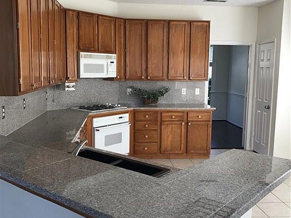 3rd image of 2312 Suntree Ln