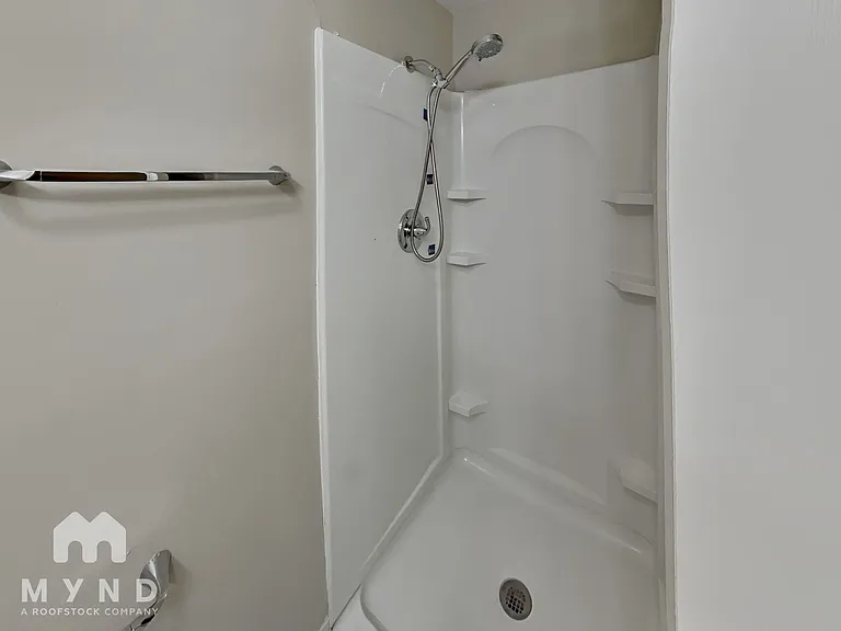 512 E University Ave — Photo 11