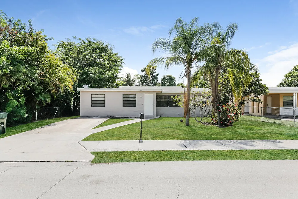 4 bed, 2.0 bath, 1123 sqft, $2,930 — Photo 1