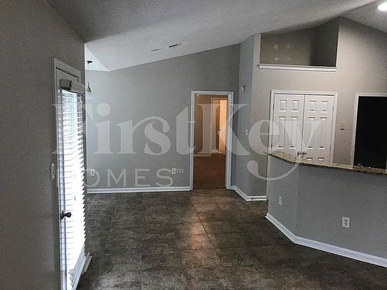 7800 Parkview Cir E — Photo 4