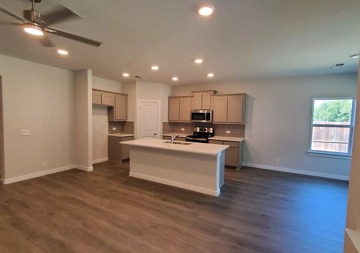 1218 Anderson — Photo 4