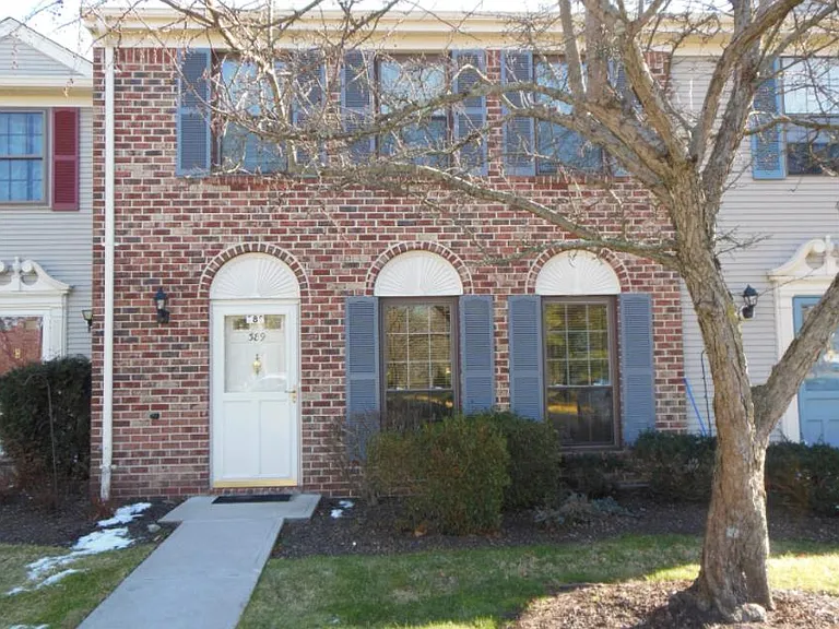 389 Penns Way — Photo 1