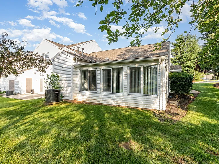 660 Springhouse Ln — Photo 24