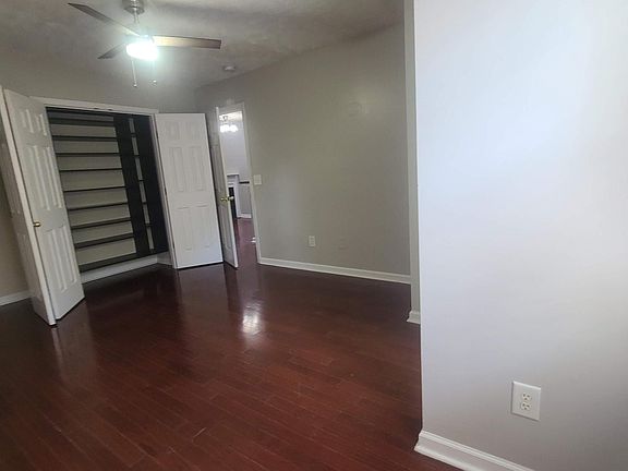 3rd image of 5614 Toulouse St