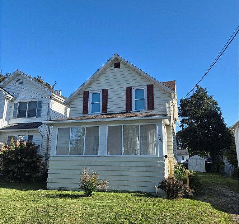 1st image of 227 W Ivy St