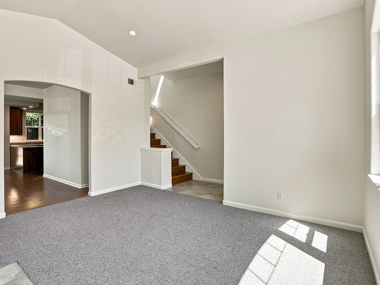 4 bed, 2.5 bath, 1426 sqft, $5,800 — Photo 4