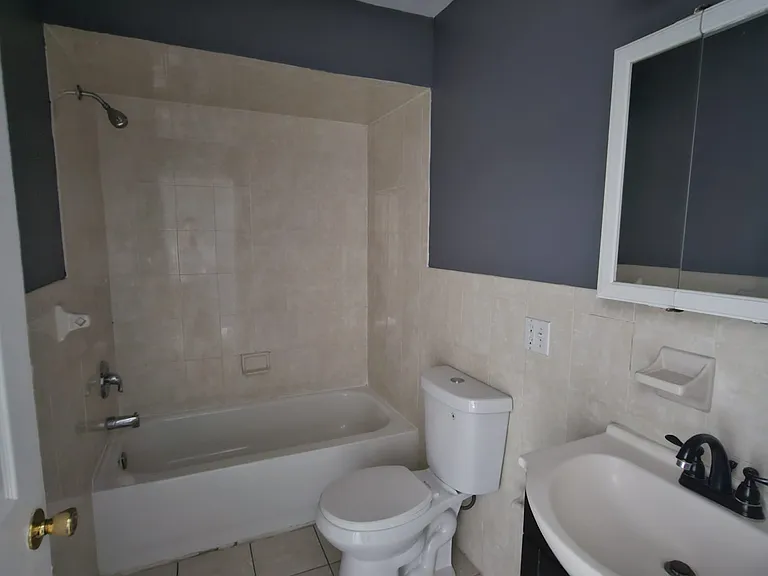 270 S 7th St #3 — Photo 2
