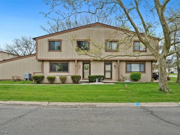 11597 Harbour Light Dr, North Royalton, OH 44133