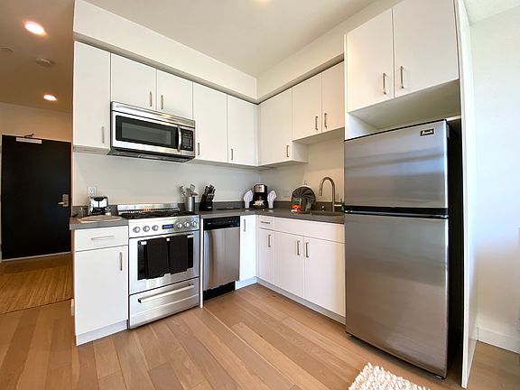 2nd image of 915 Minna St #408