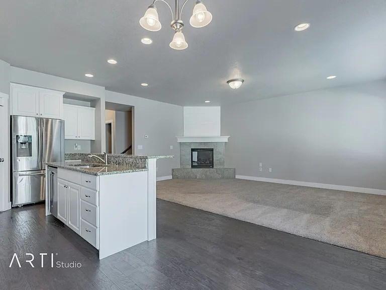 1317 N Silvercrest Dr — Photo 2
