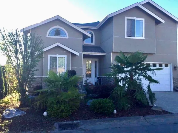 915 SW 122nd St, Seattle, WA 98146