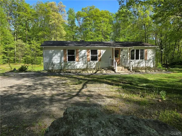 2385 Valley View Dr, Bangor, PA 18013