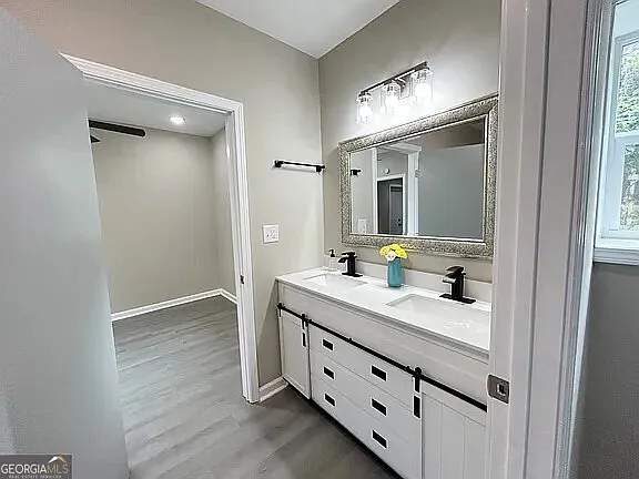 1523 Delia Dr — Photo 24