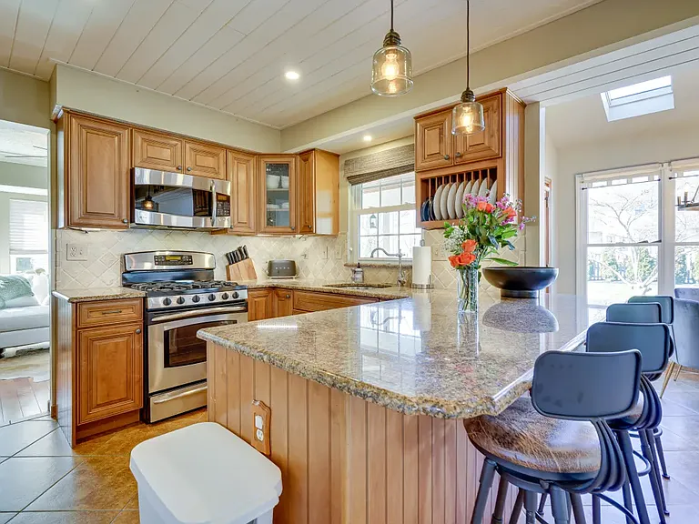 151 Rambling Rd — Photo 11