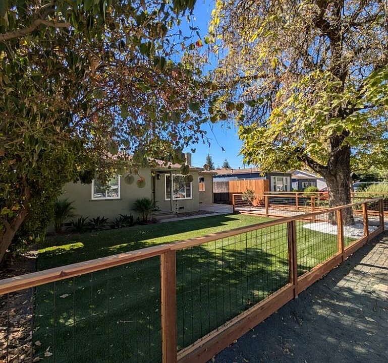1st image of 812 Dawn Dr #1