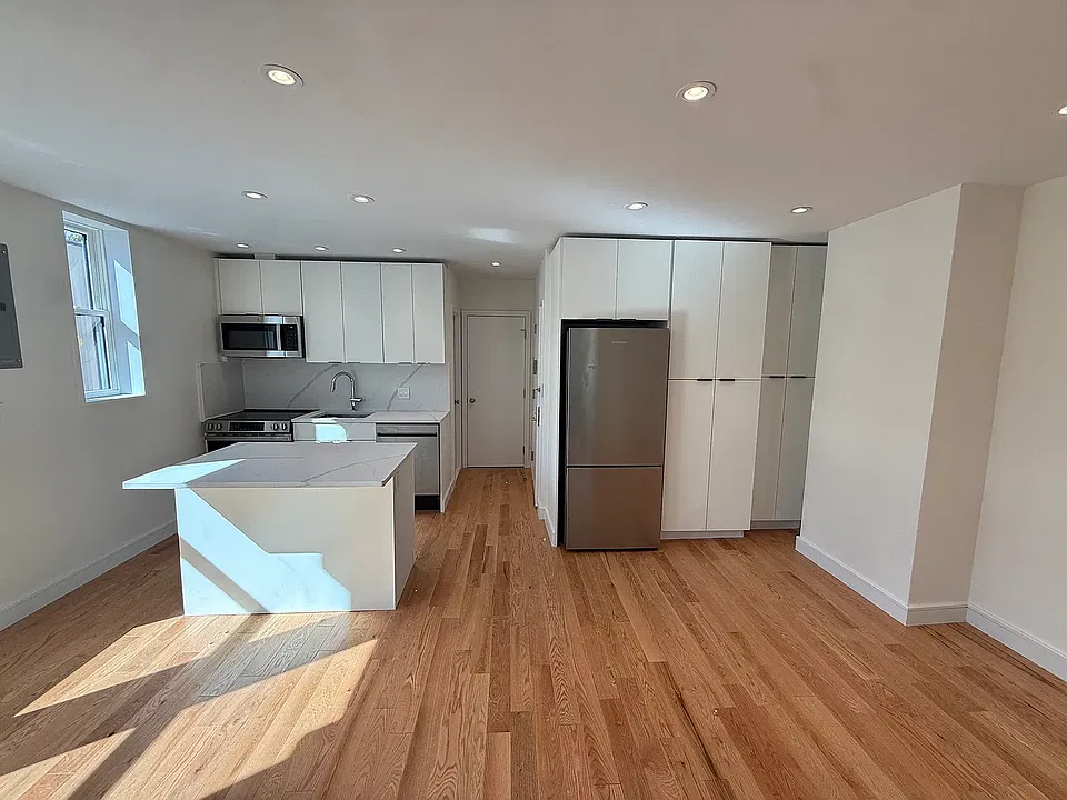 23-25 28th St #2B