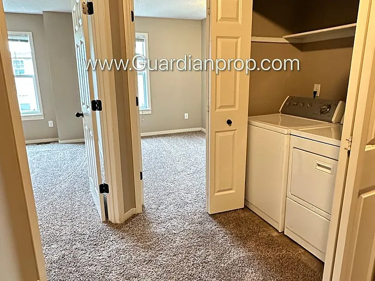 11950 Emery Village Dr N — Photo 12