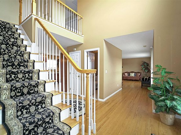 4th image of 4 Savanna Cir