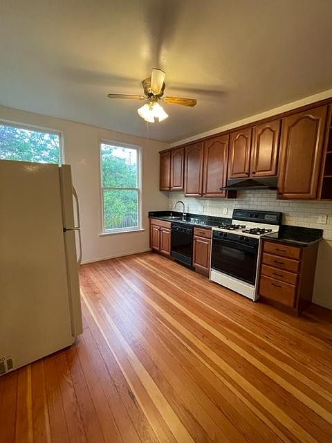 1st image of 326 Frederick St