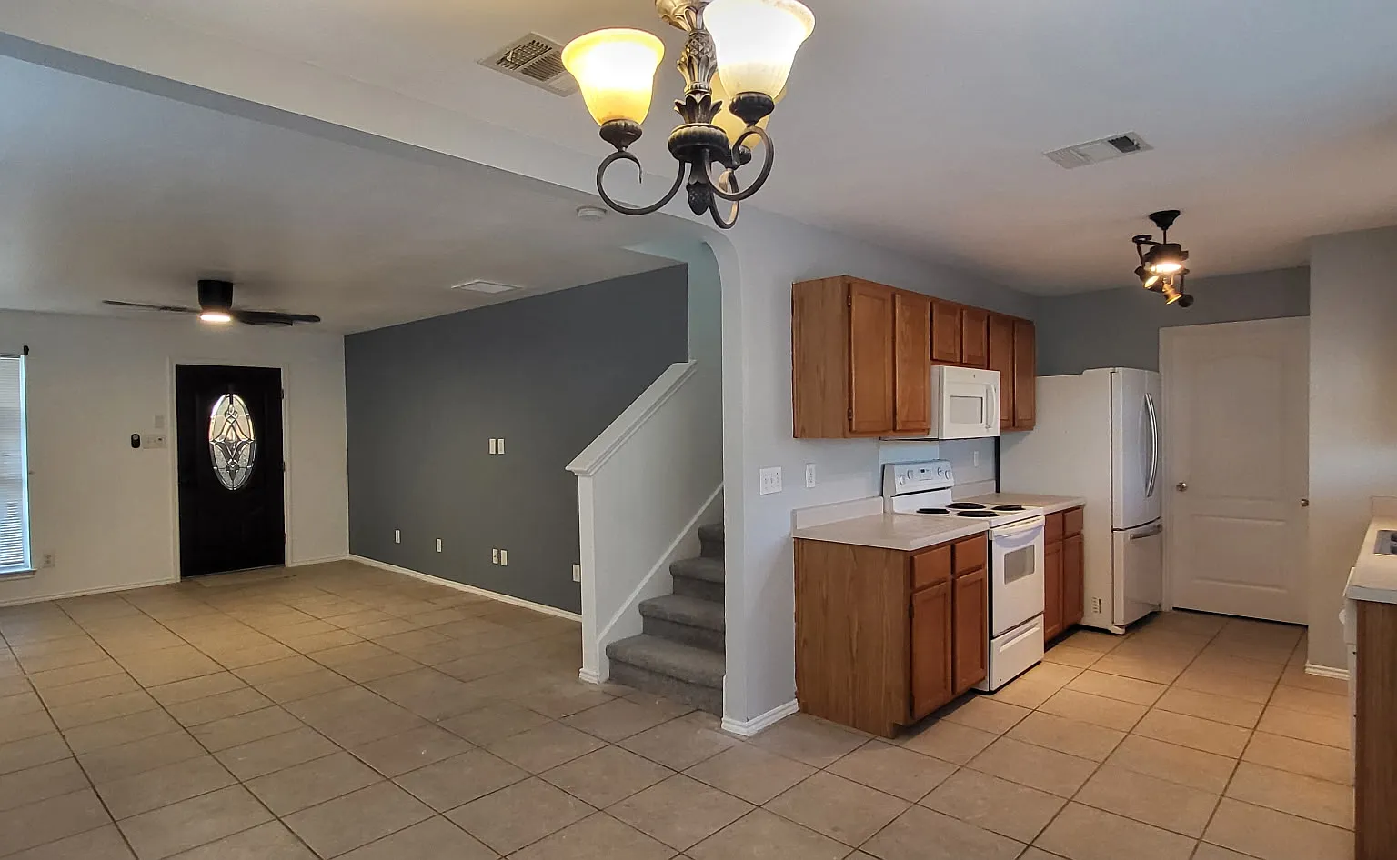 4 bed, 2.5 bath, 1578 sqft, $1,600 — Photo 3