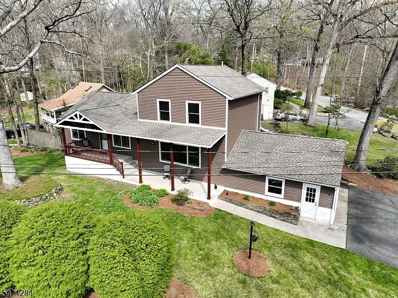 1st image of 10 Hillside Rd