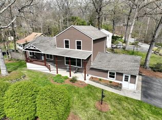 10 Hillside Rd, Ringwood, NJ 07456