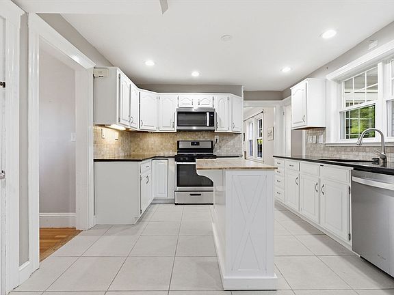 4th image of 443 Summer Ave