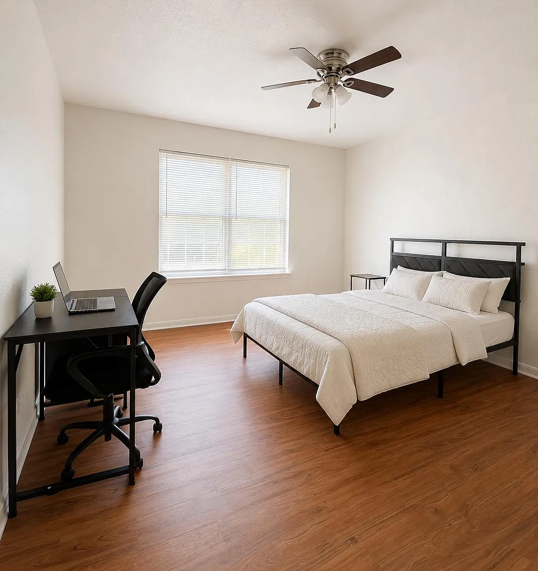 4 bed, 2.5 bath, 2049 sqft, $866 — Photo 2