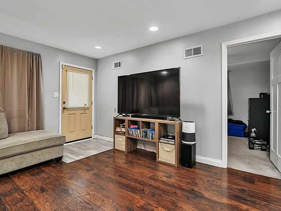 4th image of 14722 Blackstone Ave