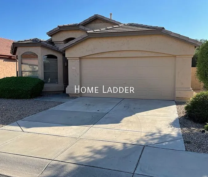 4723 E Weaver Rd — Photo 2