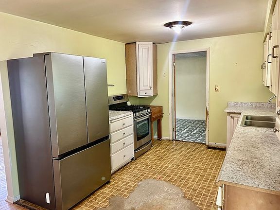 3rd image of 48 Dennison Dr