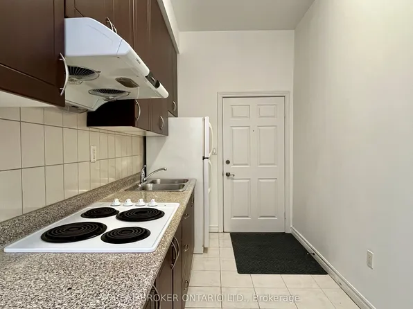 274 Coxwell Ave #2, Toronto, ON M4L 3B6