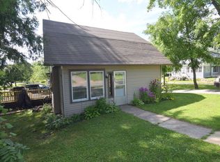 883 S Bridge St, Manawa, WI 54949