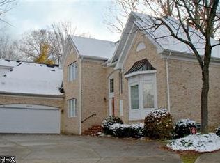 2414 Place De Bordeaux, Akron, OH 44333