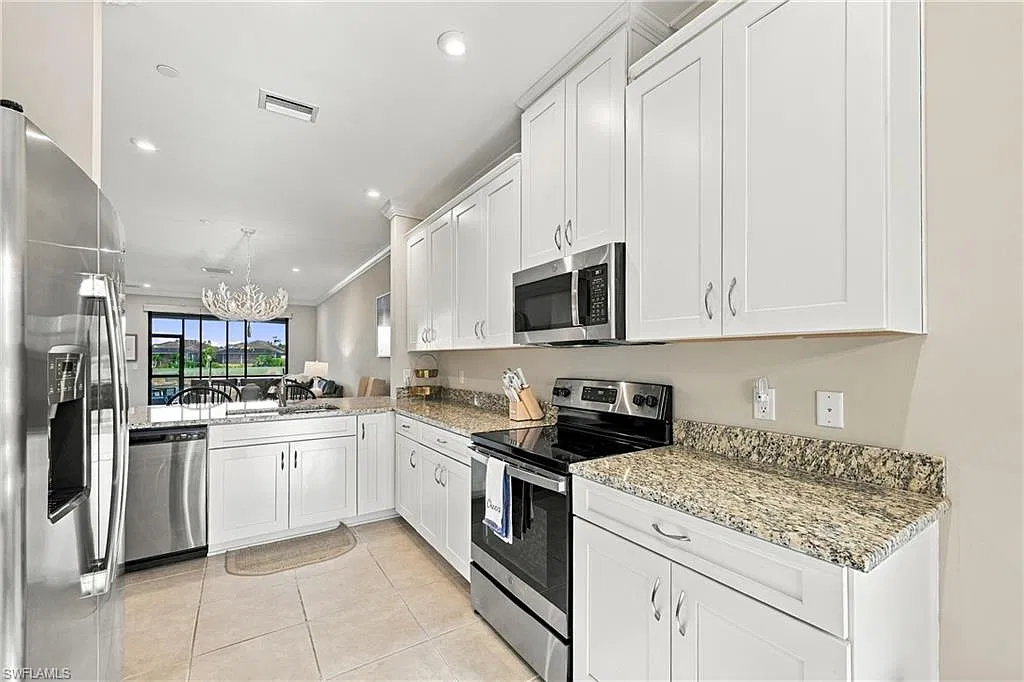 2 bed, 2.0 bath, 1528 sqft, $7,500 — Photo 3