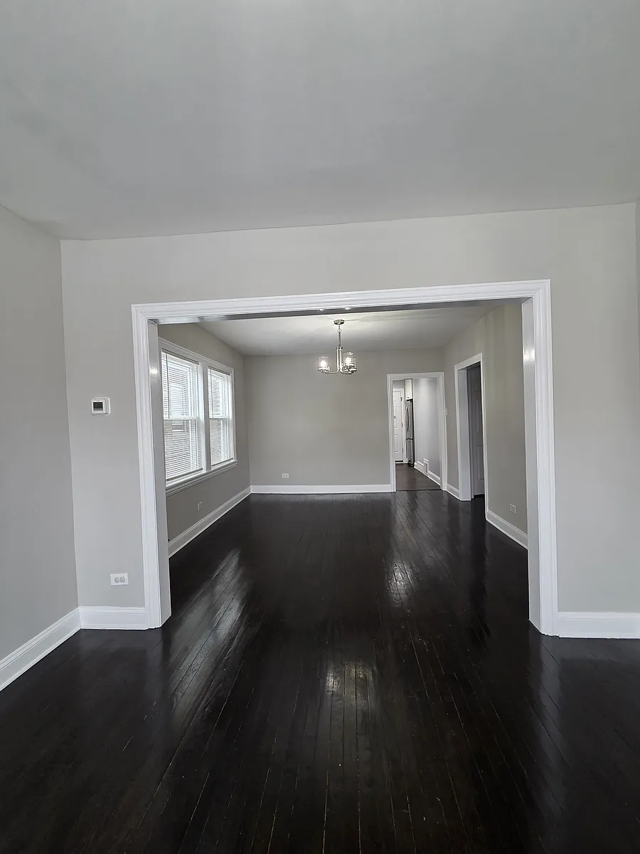 Dining room - 5231 W Henderson St #1