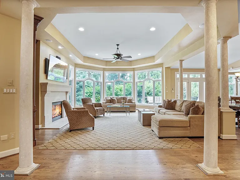 9864 Walker Glen Ct — Photo 112