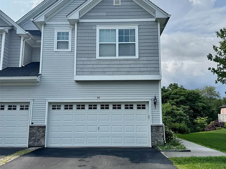 95 Meadow View Dr — Photo 2
