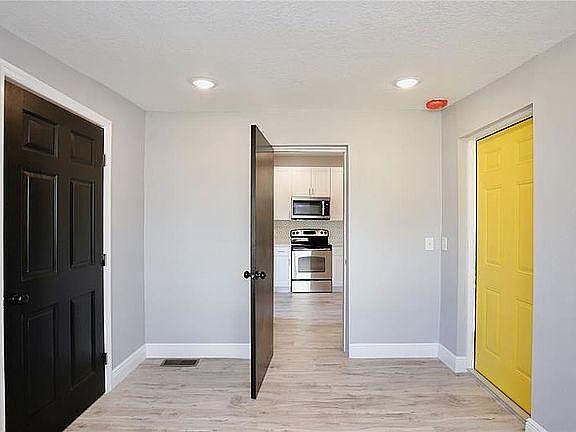5th image of 1300A Formosa Ave