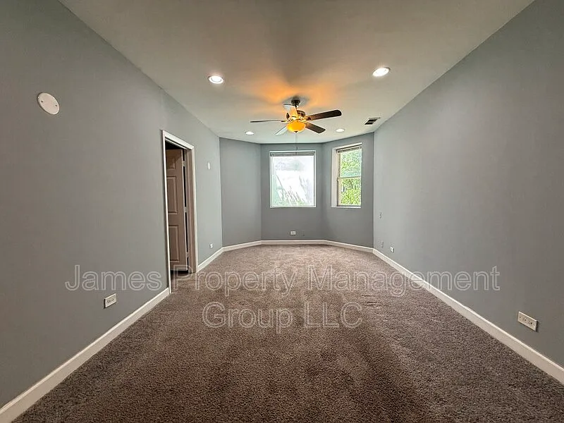 3 bed, 1.0 bath, 1059 sqft, $2,095 — Photo 3