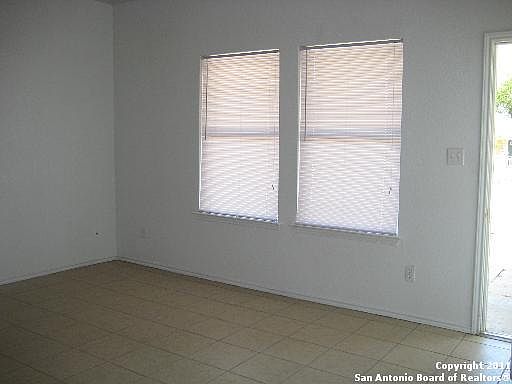3rd image of 907 SW 37th St #A