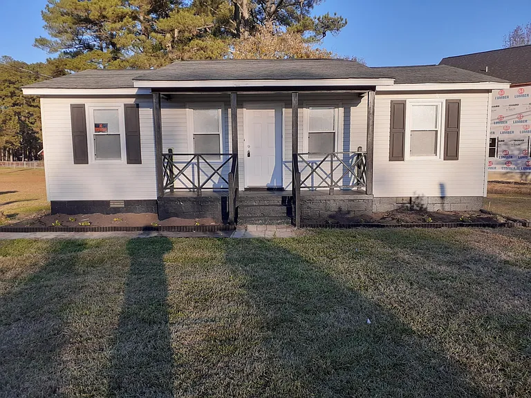 2705 Rockwood Dr — Photo 2